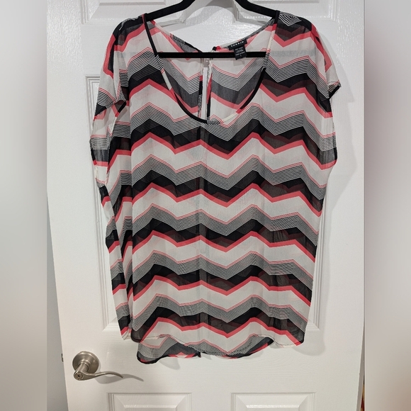 Torrid Pink, Black & White Chevron Patterned Sheer Top in Size 1 (14/16) - Picture 1 of 10